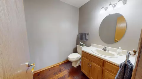 Bath - 2017 Highland Ave, Albert Lea, MN 56007 photo 2 of 4
