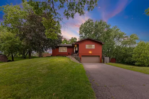 12916 1st Ave S, Burnsville, MN 55337