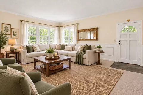 Living - 501 Sumner St E, Northfield, MN 55057 photo 3 of 12