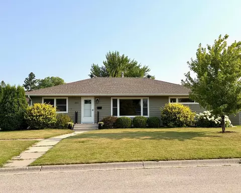 301 2nd St NE, Roseau, MN 56751