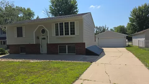 1004 21st St SE, Rochester, MN 55904