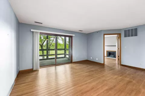 Living - 3801 W 98th St #209, Bloomington, MN 55431 photo 4 of 7