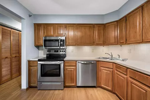 Kitchen - 3801 W 98th St #209, Bloomington, MN 55431 photo 4 of 4