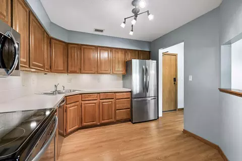 Kitchen - 3801 W 98th St #209, Bloomington, MN 55431 photo 2 of 4
