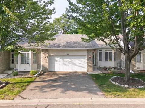 13310 Glenhaven Ct, Apple Valley, MN 55124
