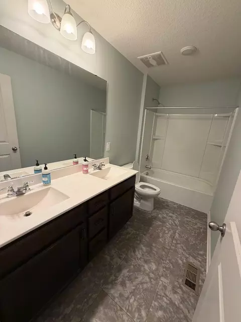 Bath - 1309 Shadow Creek Curv, Eagan, MN 55123 photo 1 of 4