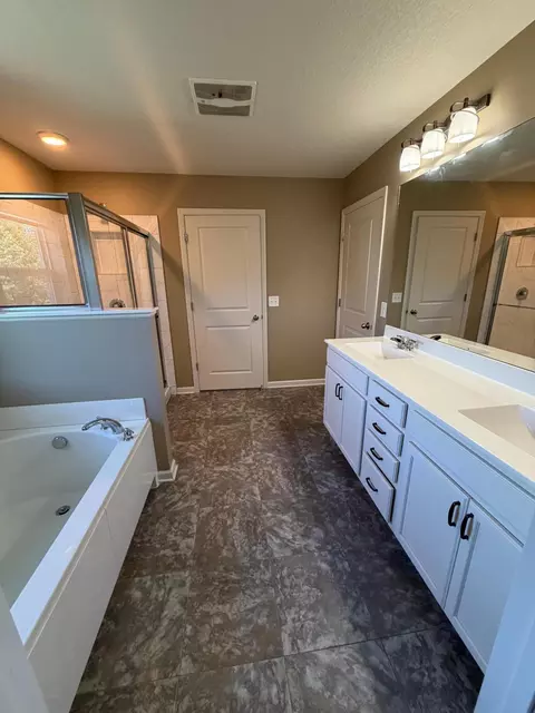 Bath - 1309 Shadow Creek Curv, Eagan, MN 55123 photo 2 of 4