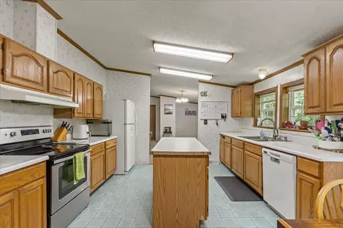 Kitchen - 1024 Q St NE, Brainerd, MN 56401 photo 3 of 3