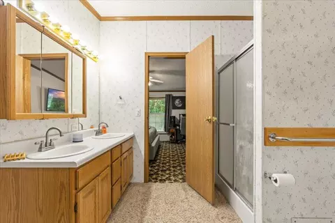 Bath - 1024 Q St NE, Brainerd, MN 56401 photo 2 of 3