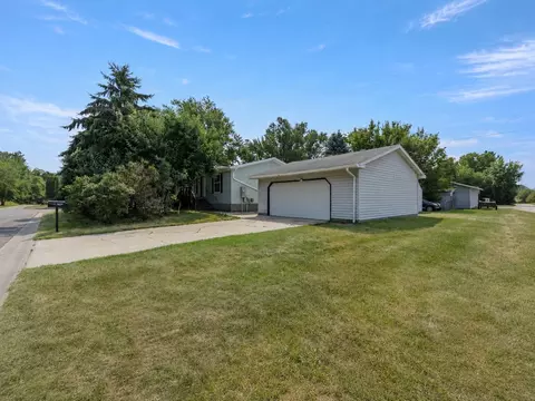 Exterior - 1024 Q St NE, Brainerd, MN 56401 photo 4 of 9
