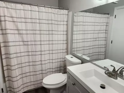 Bath - 4444 Woodgate Ct, Eagan, MN 55122 photo 3 of 4