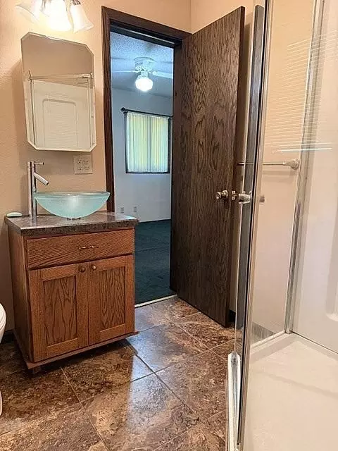 Bath - 2022 River Rd, Windom, MN 56101 photo 3 of 4