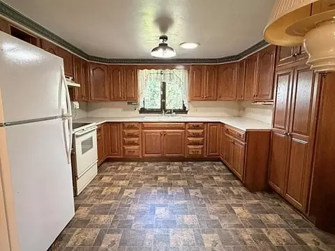 Kitchen - 2022 River Rd, Windom, MN 56101 photo 2 of 3
