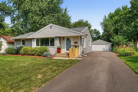 379 Ruby Dr, West Saint Paul, MN 55118