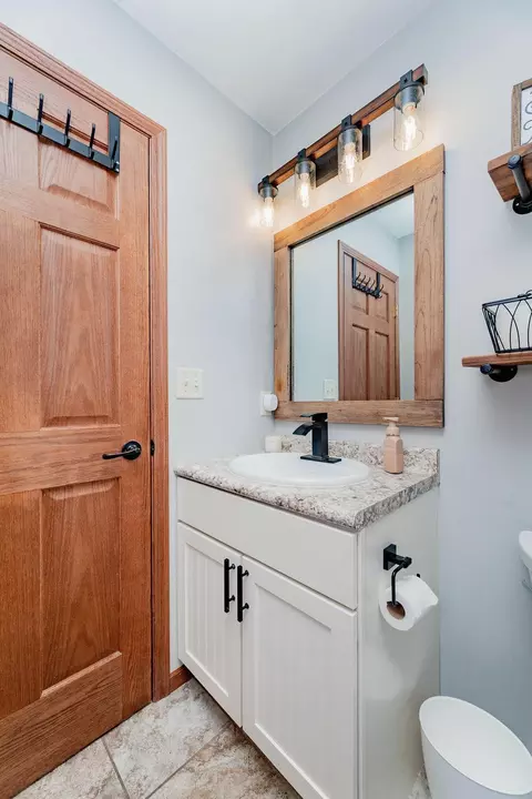 Bath - 620 2nd St, Arthur, ND 58006 photo 5 of 7