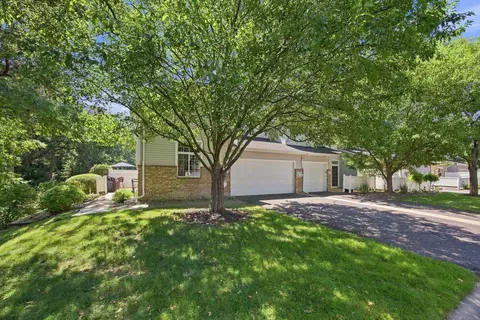 8473 Cortland Rd, Eden Prairie, MN 55344