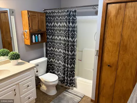 Bath - 4126 Durham Ct #136, Eagan, MN 55122 photo 1 of 2