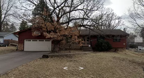 11211 Farm Ln, Minnetonka, MN 55305