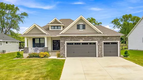 1471 Palmer Dr N, Lake Elmo, MN 55042