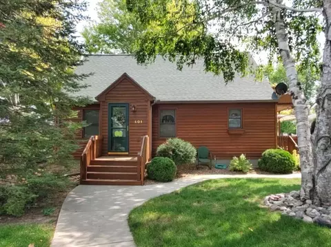401 S 7th St, Olivia, MN 56277