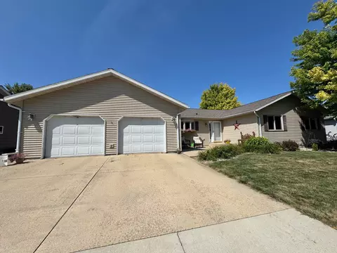 702 S Saratoga St, Marshall, MN 56258