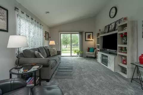 Living - 842 Holton Ave, Brainerd, MN 56401 photo 1 of 3