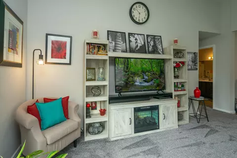 Living - 842 Holton Ave, Brainerd, MN 56401 photo 2 of 3