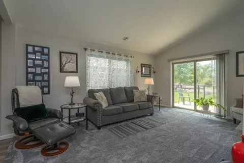 Living - 842 Holton Ave, Brainerd, MN 56401 photo 3 of 3