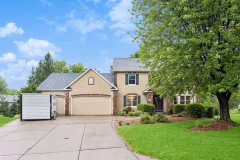 8235 Enclave Cv, Woodbury, MN 55125