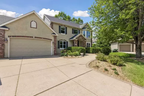 8235 Enclave Cv, Woodbury, MN 55125