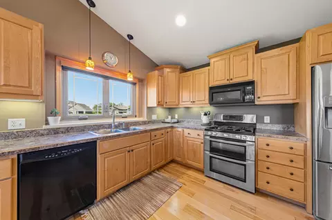 Kitchen - 20345 Geneva Trl, Faribault, MN 55021 photo 5 of 8