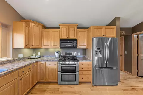 Kitchen - 20345 Geneva Trl, Faribault, MN 55021 photo 4 of 8