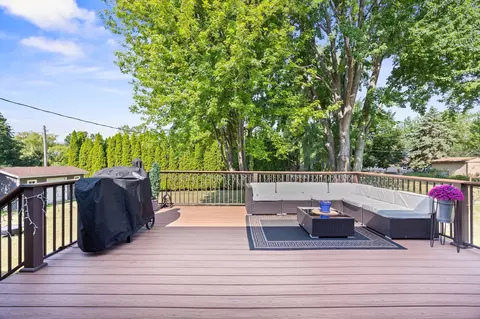 Exterior - 536 4th St N, Winsted, MN 55395 photo 3 of 7