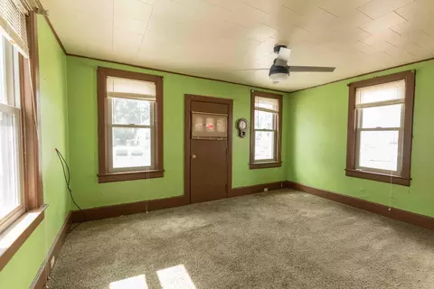 Living - 118 E Spring St, Mankato, MN 56001 photo 1 of 2