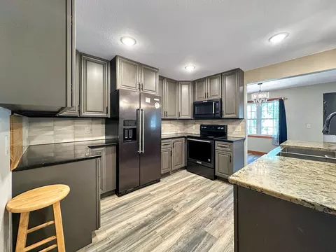 Kitchen - 1024 5th St SW, Willmar, MN 56201 photo 3 of 5