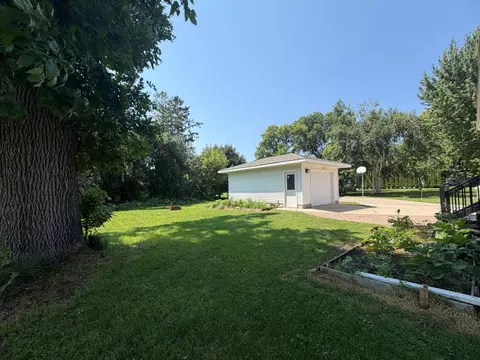 Exterior - 1024 5th St SW, Willmar, MN 56201 photo 2 of 3