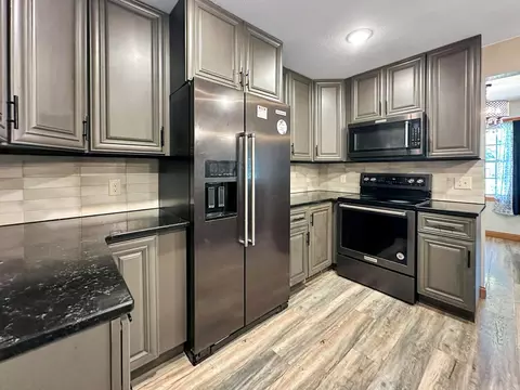 Kitchen - 1024 5th St SW, Willmar, MN 56201 photo 4 of 5