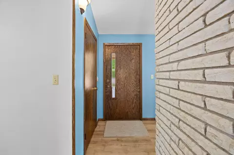 Entry Way - 475 Riverside St, Mora, MN 55051 photo 2 of 8