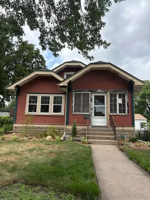 4415 Queen Ave N, Minneapolis, MN 55412