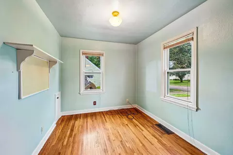 Bedroom - 814 8th Ave SW, Faribault, MN 55021 photo 1 of 6