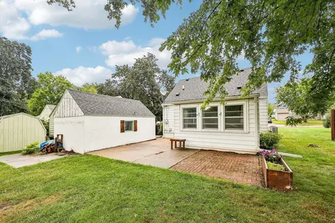 Exterior - 814 8th Ave SW, Faribault, MN 55021 photo 4 of 7