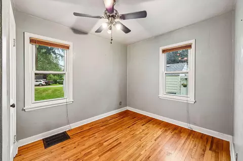 Bedroom - 814 8th Ave SW, Faribault, MN 55021 photo 4 of 6