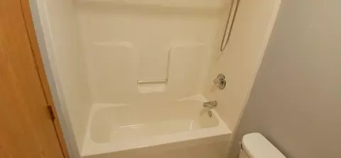 Bath - 1685 33rd Cir S, Saint Cloud, MN 56301 photo 4 of 6