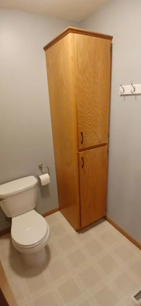 Bath - 1685 33rd Cir S, Saint Cloud, MN 56301 photo 5 of 6