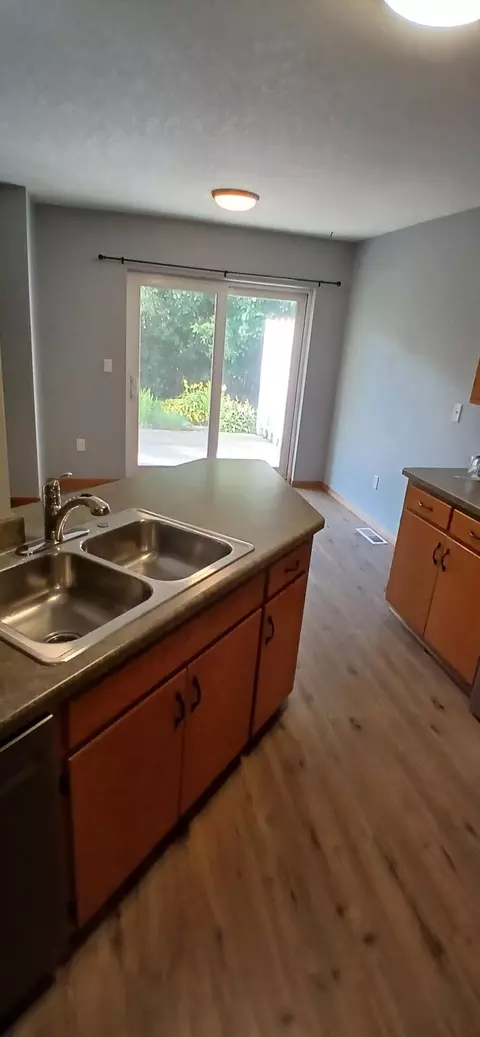 Kitchen - 1685 33rd Cir S, Saint Cloud, MN 56301 photo 5 of 7