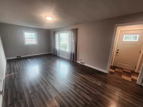 Living - 514 7th Ave SE, Pipestone, MN 56164 photo 2 of 3