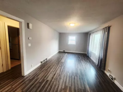 Living - 514 7th Ave SE, Pipestone, MN 56164 photo 1 of 3