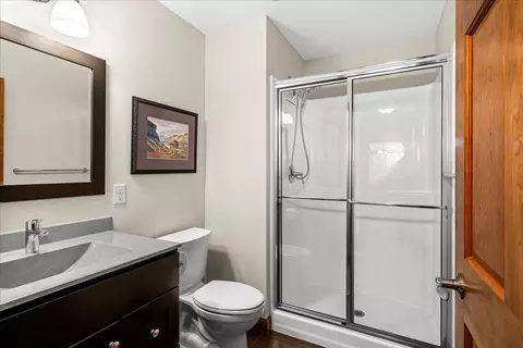 Bath - 231 Hickory St, Duluth, MN 55811 photo 2 of 3