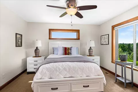 Bedroom - 231 Hickory St, Duluth, MN 55811 photo 3 of 8
