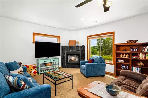 Living - 231 Hickory St, Duluth, MN 55811 photo 6 of 8